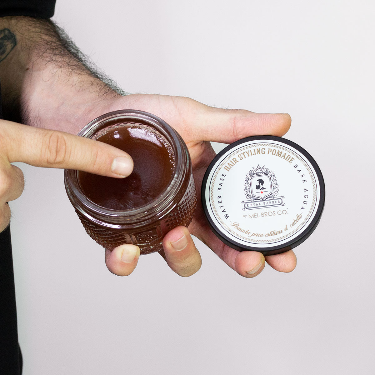 Pomada Base Agua Royal Barber 4oz | Aceite de Cedro + Formula Alemana + Activos y Ceras Naturales